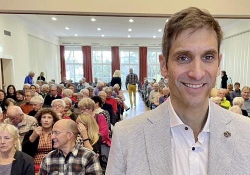 Adrian Brüngger vor Publikum